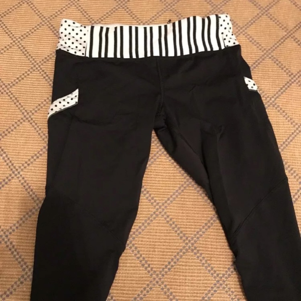 Lululemon Black cropped leggings.Size 8
